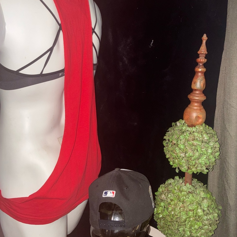 Red Open-Side Tank Top - Picture 5 of 7
